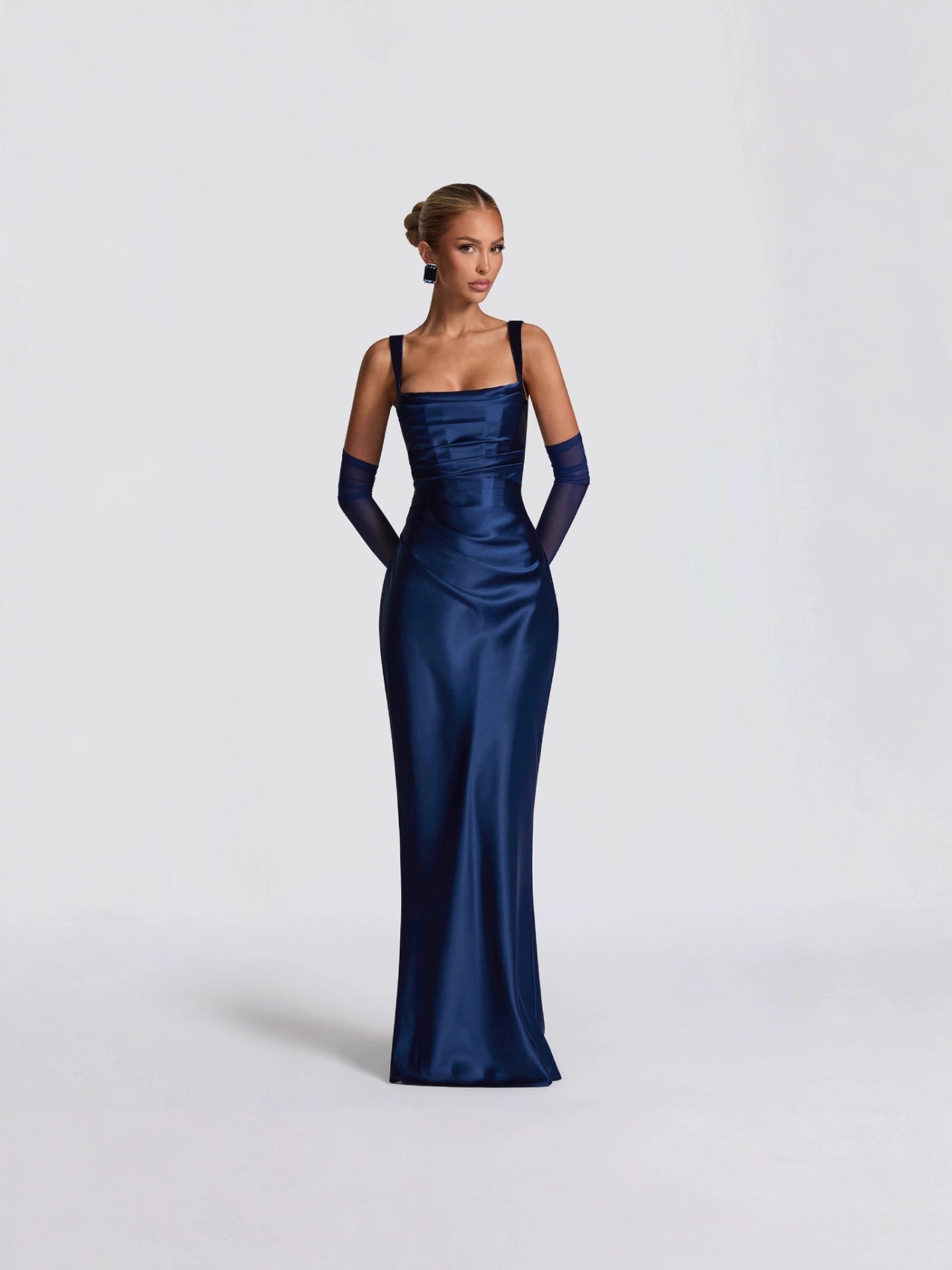VelluraPetite Sleeveless High-Waist Slim Pleated Dress