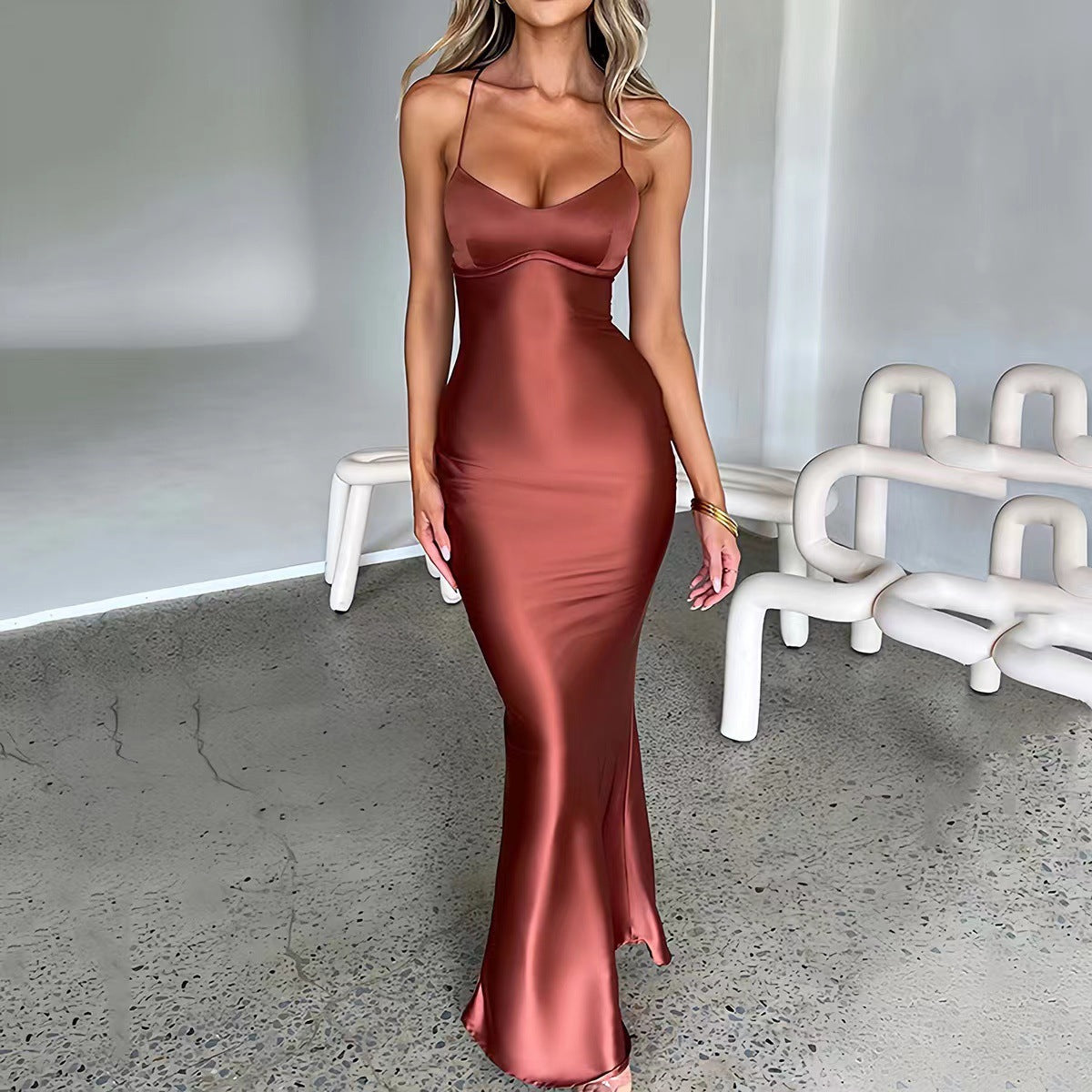 VelluraPetite Satin Backless Evening Dress